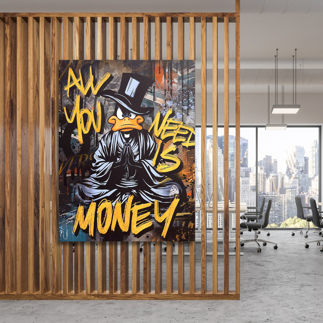 Motivační obraz černého kačera All You Need Is Money u dřevěné stěny.